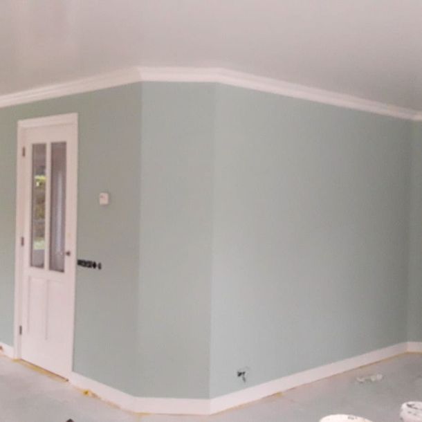 Strak afgewerkt plafond en muren